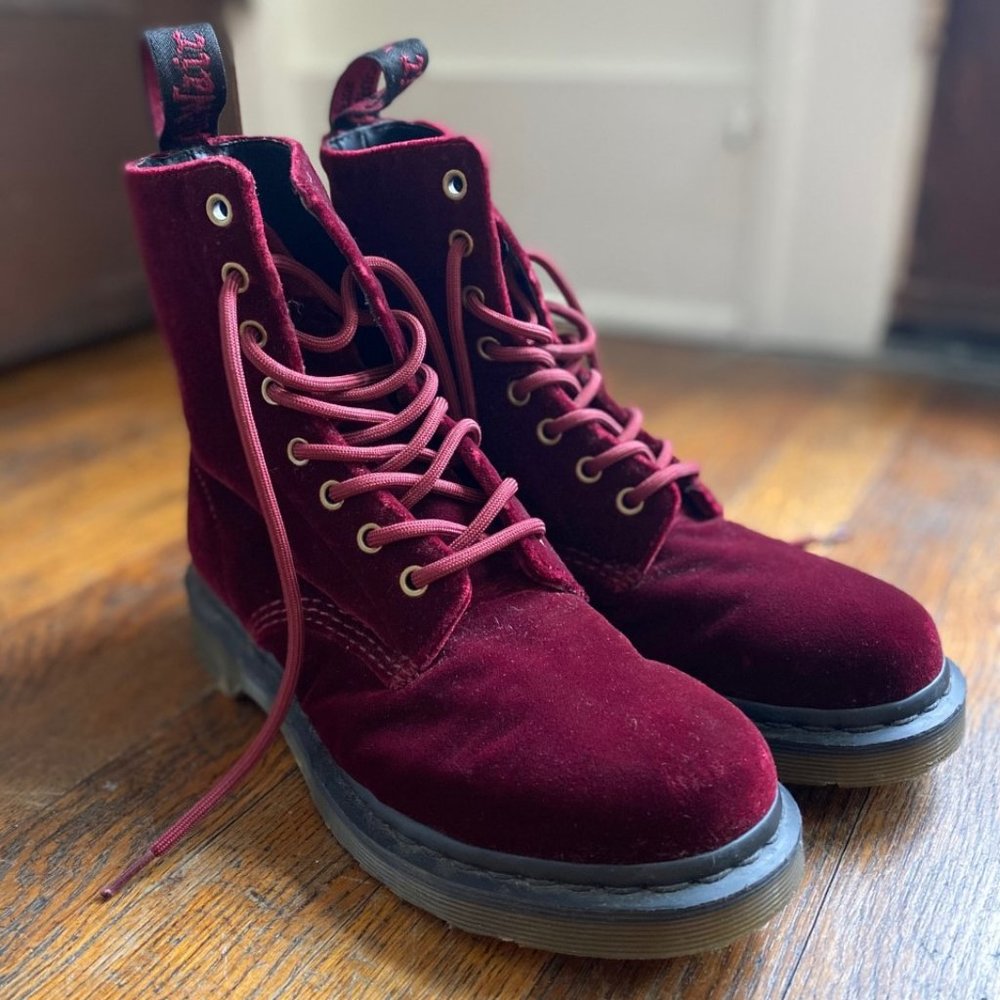 Dr Martens Page Velvet - Red - Size US 8